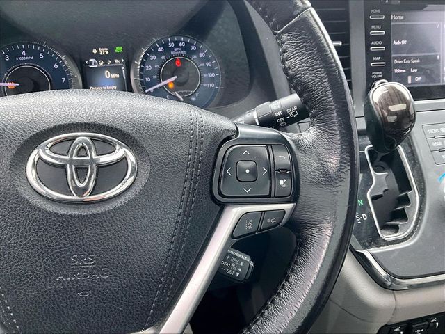 2018 Toyota Sienna XLE 7-Passenger Auto Access Seat