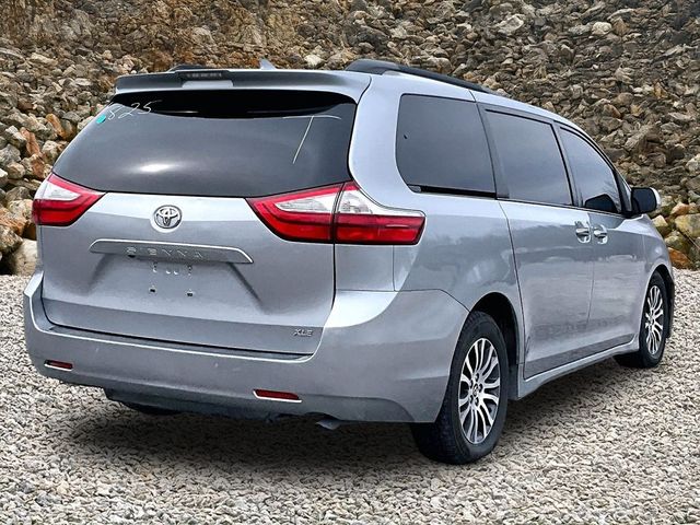 2018 Toyota Sienna XLE 7-Passenger Auto Access Seat