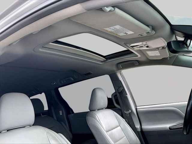 2018 Toyota Sienna XLE 7-Passenger Auto Access Seat