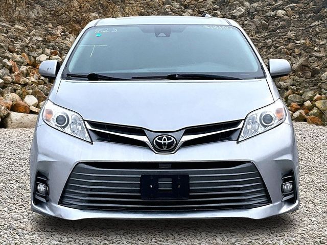 2018 Toyota Sienna XLE 7-Passenger Auto Access Seat