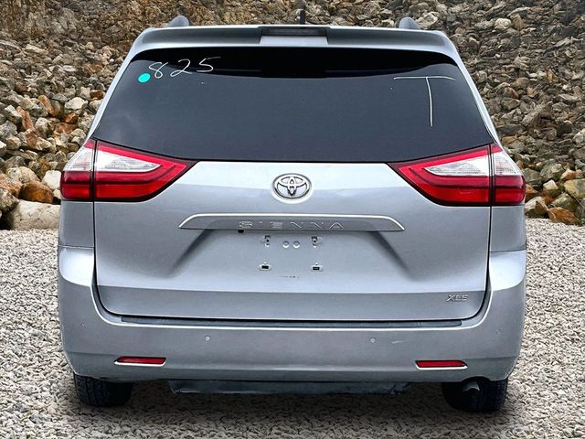 2018 Toyota Sienna XLE 7-Passenger Auto Access Seat