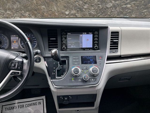 2018 Toyota Sienna XLE 7-Passenger Auto Access Seat