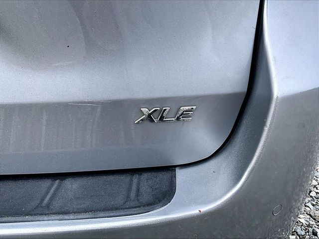 2018 Toyota Sienna XLE 7-Passenger Auto Access Seat