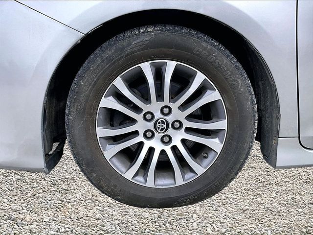 2018 Toyota Sienna XLE 7-Passenger Auto Access Seat