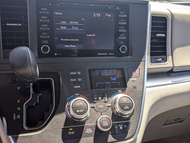 2018 Toyota Sienna LE