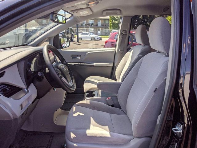 2018 Toyota Sienna LE