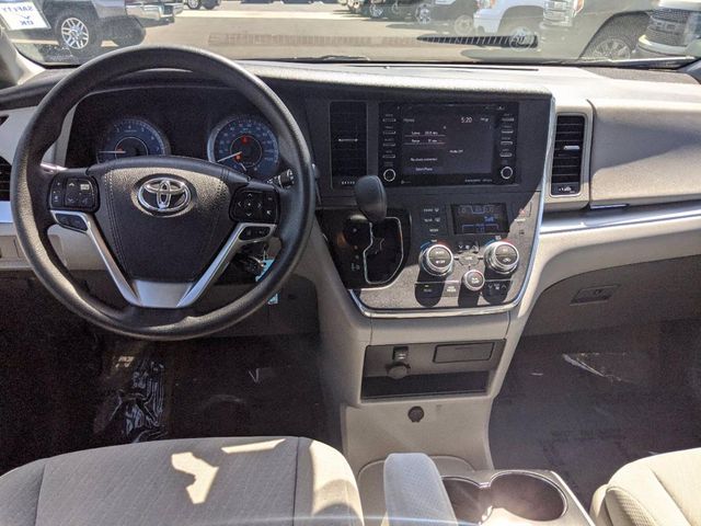 2018 Toyota Sienna LE