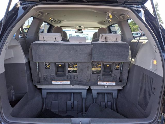 2018 Toyota Sienna LE