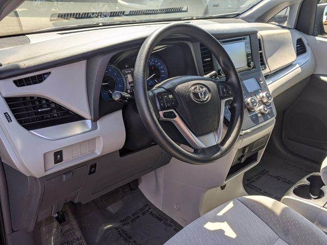 2018 Toyota Sienna LE