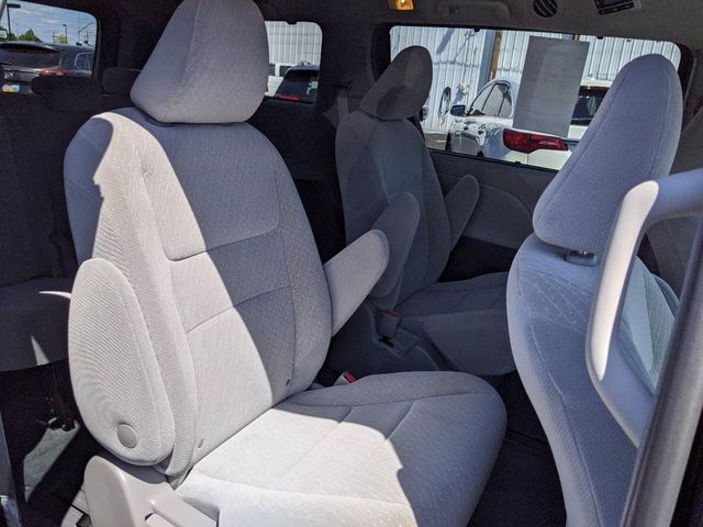 2018 Toyota Sienna LE