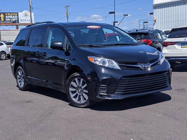 2018 Toyota Sienna LE