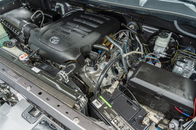 2018 Toyota Tundra SR5 TRD OFF-ROAD 4X4 W/ UPGRADES / TEXAS OWNED | Austin, TX | Rocky Mountain Truck Stop Austin