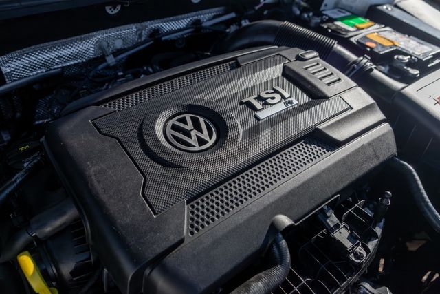 2018 Volkswagen Golf R 4Motion w/ AWD, 292 HP, Heated Seats, Fender Audio