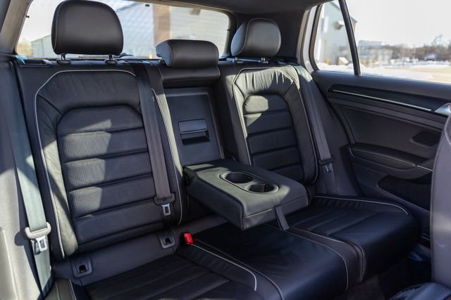 2018 Volkswagen Golf R 4Motion w/ AWD, 292 HP, Heated Seats, Fender Audio 2018 Volkswagen Golf R 4Motion w/ AWD, 292 HP, Heated Seats, Fender Audio