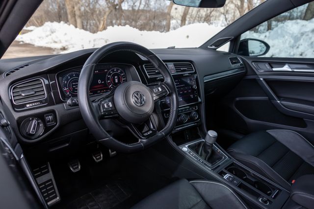 2018 Volkswagen Golf R 4Motion w/ AWD, 29 MPG, Adaptive Cruise, Bluetooth