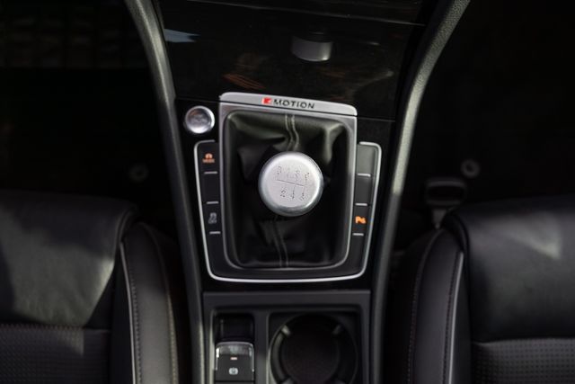 2018 Volkswagen Golf R 4Motion w/ AWD, 29 MPG, Adaptive Cruise, Bluetooth 2018 Volkswagen Golf R 4Motion w/ AWD, 29 MPG, Adaptive Cruise, Bluetooth