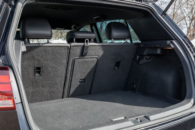 2018 Volkswagen Golf R 4Motion w/ AWD, 29 MPG, Adaptive Cruise, Bluetooth