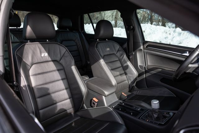 2018 Volkswagen Golf R 4Motion w/ AWD, 29 MPG, Adaptive Cruise, Bluetooth 2018 Volkswagen Golf R 4Motion w/ AWD, 29 MPG, Adaptive Cruise, Bluetooth