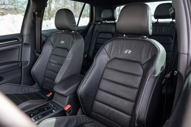 2018 Volkswagen Golf R 4Motion w/ AWD, 29 MPG, Adaptive Cruise, Bluetooth 2018 Volkswagen Golf R 4Motion w/ AWD, 29 MPG, Adaptive Cruise, Bluetooth