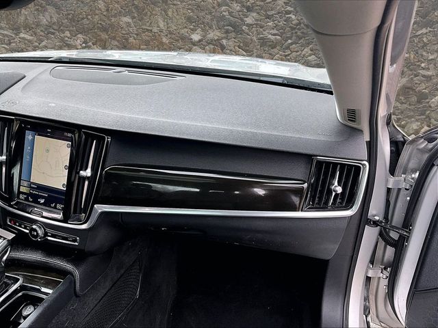 2018 Volvo S90 T6 Momentum