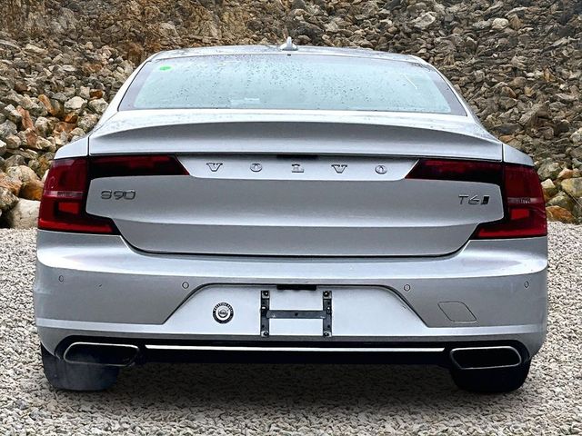 2018 Volvo S90 T6 Momentum