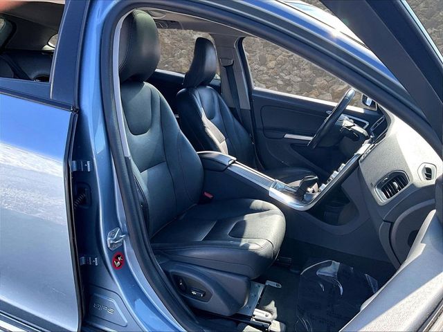 2018 Volvo V60 Cross Country T5 Premier