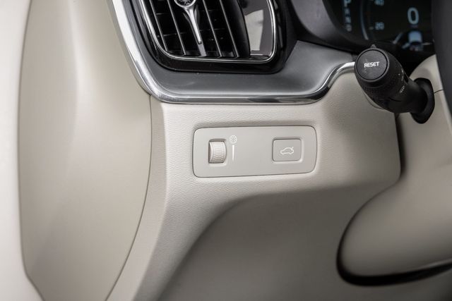 2018 Volvo XC60 T6 Momentum OneOwner PerfectCarfax Vision&amp;HeatPkg | Dallas, TX | Stevens Motor Company LLC