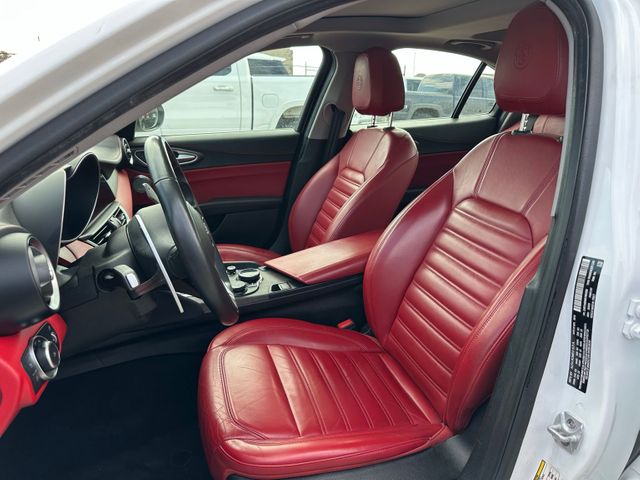2019 Alfa Romeo Giulia Ti Lusso AWD Performance Package Dual-Pane Roof | Irving, Texas | Hopper Motorplex 2019 Alfa Romeo Giulia Ti Lusso AWD Performance Package Dual-Pane Roof | Irving, Texas | Hopper Motorplex