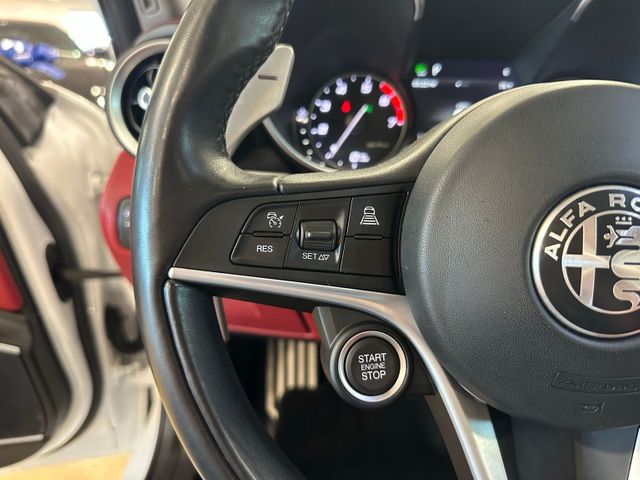 2019 Alfa Romeo Giulia Ti Lusso AWD Performance Package Dual-Pane Roof | Irving, Texas | Hopper Motorplex