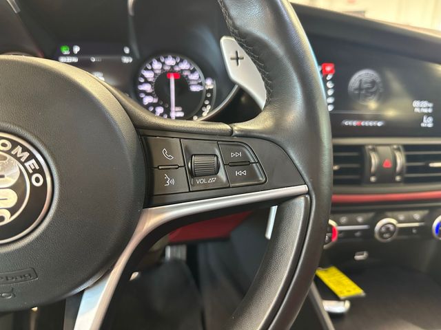 2019 Alfa Romeo Giulia Ti Lusso AWD Performance Package Dual-Pane Roof | Irving, Texas | Hopper Motorplex