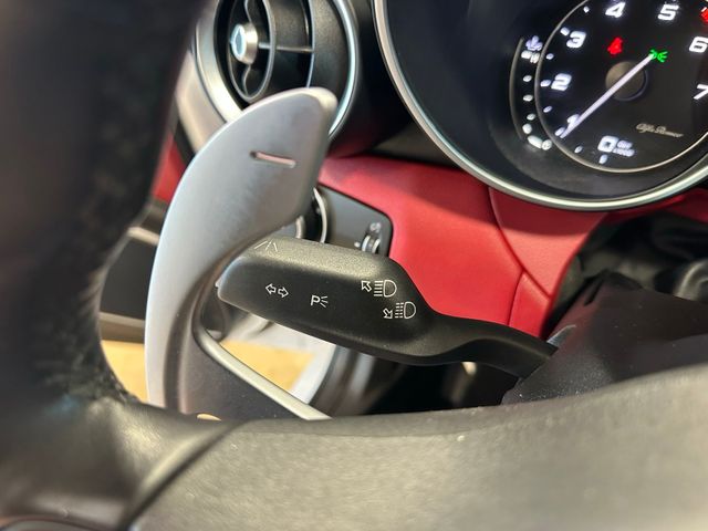 2019 Alfa Romeo Giulia Ti Lusso AWD Performance Package Dual-Pane Roof | Irving, Texas | Hopper Motorplex