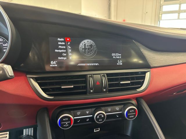 2019 Alfa Romeo Giulia Ti Lusso AWD Performance Package Dual-Pane Roof | Irving, Texas | Hopper Motorplex 2019 Alfa Romeo Giulia Ti Lusso AWD Performance Package Dual-Pane Roof | Irving, Texas | Hopper Motorplex