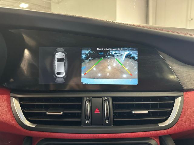 2019 Alfa Romeo Giulia Ti Lusso AWD Performance Package Dual-Pane Roof | Irving, Texas | Hopper Motorplex 2019 Alfa Romeo Giulia Ti Lusso AWD Performance Package Dual-Pane Roof | Irving, Texas | Hopper Motorplex