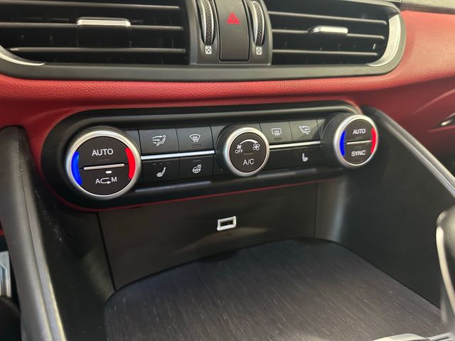 2019 Alfa Romeo Giulia Ti Lusso AWD Performance Package Dual-Pane Roof | Irving, Texas | Hopper Motorplex