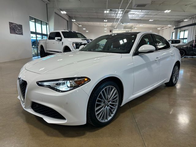 2019 Alfa Romeo Giulia Ti Lusso AWD Performance Package Dual-Pane Roof | Irving, Texas | Hopper Motorplex 2019 Alfa Romeo Giulia Ti Lusso AWD Performance Package Dual-Pane Roof | Irving, Texas | Hopper Motorplex