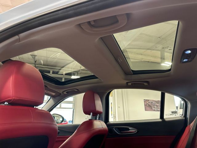 2019 Alfa Romeo Giulia Ti Lusso AWD Performance Package Dual-Pane Roof | Irving, Texas | Hopper Motorplex