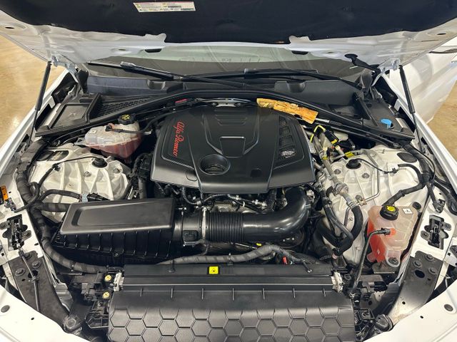 2019 Alfa Romeo Giulia Ti Lusso AWD Performance Package Dual-Pane Roof | Irving, Texas | Hopper Motorplex 2019 Alfa Romeo Giulia Ti Lusso AWD Performance Package Dual-Pane Roof | Irving, Texas | Hopper Motorplex