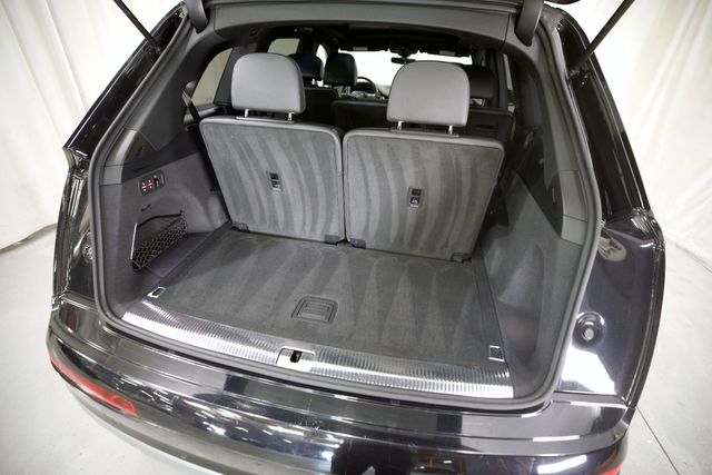 2019 Audi Q7 quattro Premium 55 TFSI | Burbank, California | MDK International 2019 Audi Q7 quattro Premium 55 TFSI | Burbank, California | MDK International