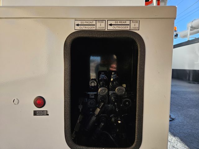 2019 Chevrolet 6500 4X4 MATERIAL HANDLER 42FT ETI ETC37MH BUCET TRUCK | Irving, TX | Pinnacle Trucks 2019 Chevrolet 6500 4X4 MATERIAL HANDLER 42FT ETI ETC37MH BUCET TRUCK | Irving, TX | Pinnacle Trucks