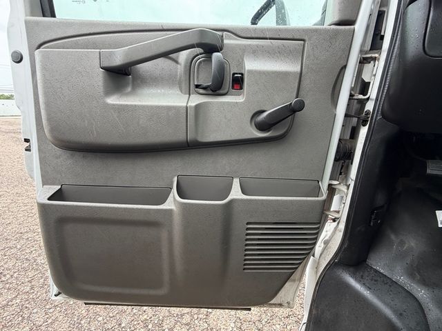 2019 Chevrolet EXPRESS G3500 14FT Box LIFTGATE V8 | Canton, Ohio | Ohio Auto Warehouse LLC
