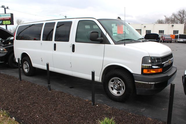 2019 Chevrolet Express LT 3500 12 Passenger Van | Granite City, Illinois | MasterCars Company Inc. 2019 Chevrolet Express LT 3500 12 Passenger Van | Granite City, Illinois | MasterCars Company Inc.