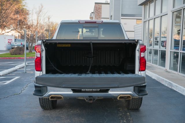 2019 Chevrolet Silverado 1500 LT CREW CAB Z71 / CLEAN CARFAX / 4X4 5.3L V-8 | Austin, TX | Rocky Mountain Truck Stop Austin