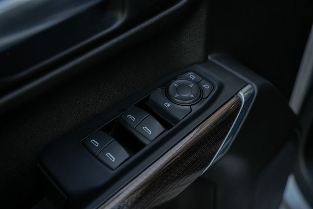 2019 Chevrolet Silverado 1500 LT CREW CAB Z71 / CLEAN CARFAX / 4X4 5.3L V-8 | Austin, TX | Rocky Mountain Truck Stop Austin