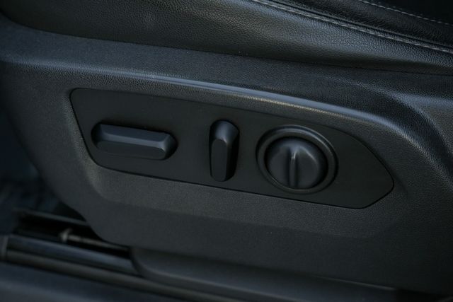 2019 Chevrolet Silverado 1500 LT CREW CAB Z71 / CLEAN CARFAX / 4X4 5.3L V-8 | Austin, TX | Rocky Mountain Truck Stop Austin