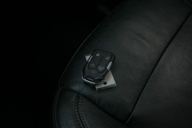 2019 Chevrolet Silverado 1500 LT CREW CAB Z71 / CLEAN CARFAX / 4X4 5.3L V-8 | Austin, TX | Rocky Mountain Truck Stop Austin 2019 Chevrolet Silverado 1500 LT CREW CAB Z71 / CLEAN CARFAX / 4X4 5.3L V-8 | Austin, TX | Rocky Mountain Truck Stop Austin