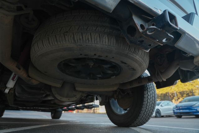 2019 Chevrolet Silverado 1500 LT CREW CAB Z71 / CLEAN CARFAX / 4X4 5.3L V-8 | Austin, TX | Rocky Mountain Truck Stop Austin