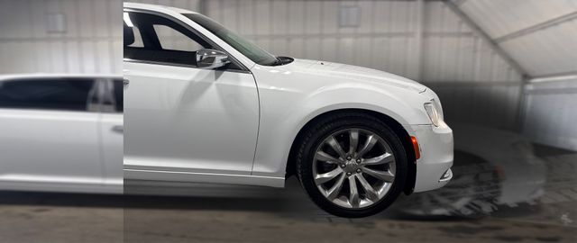 2019 Chrysler 300 LIMITED