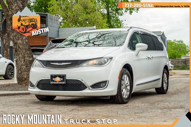 2019 Chrysler Pacifica Touring L / LOADED / LUXURY / ALWAYS TEXAS OWNED | Austin, TX | Rocky Mountain Truck Stop Austin