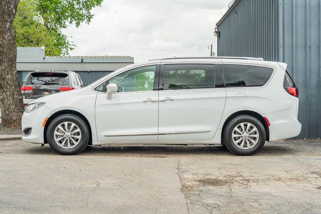 2019 Chrysler Pacifica Touring L / LOADED / LUXURY / ALWAYS TEXAS OWNED | Austin, TX | Rocky Mountain Truck Stop Austin