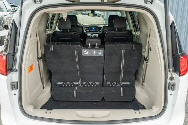 2019 Chrysler Pacifica Touring L / LOADED / LUXURY / ALWAYS TEXAS OWNED | Austin, TX | Rocky Mountain Truck Stop Austin 2019 Chrysler Pacifica Touring L / LOADED / LUXURY / ALWAYS TEXAS OWNED | Austin, TX | Rocky Mountain Truck Stop Austin